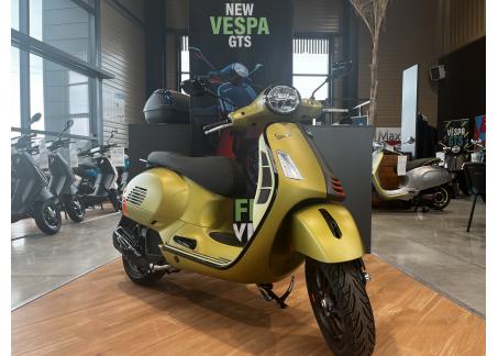 VESPA GTS SUPER SPORT